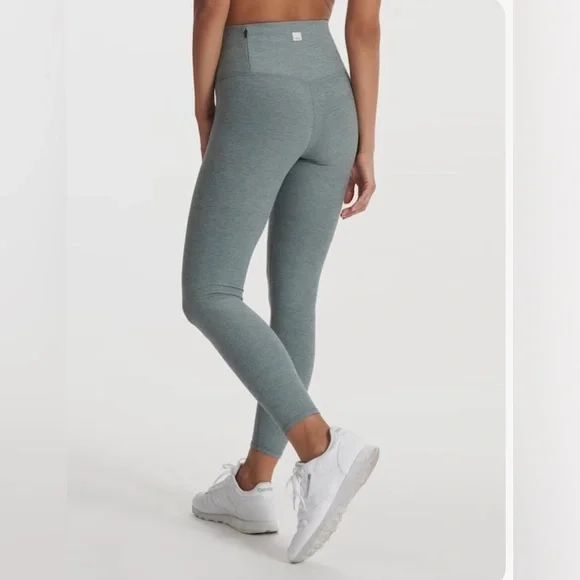 💕LIKE NEW Vuori Women’s Clean Elevation Legging - Stormy Heather (?) - Sz Medium
